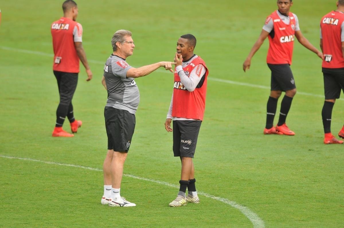 O elenco do Atltico treinou nesta quinta-feira de olho no jogo contra o Corinthians, neste domingo