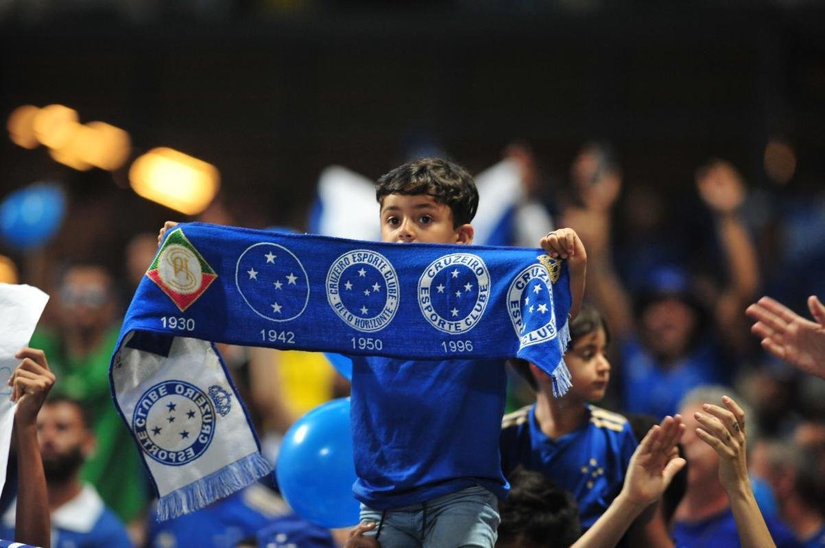 Festa da torcida do Cruzeiro no Mineiro diante do Vasco pela Srie B