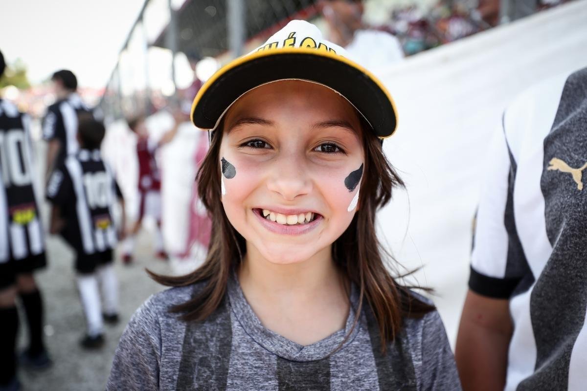 Torcedores do Atltico na partida contra o Patrocinense, no Estdio Pedro Alves do Nascimento, em Patrocnio, pelo Campeonato Mineiro