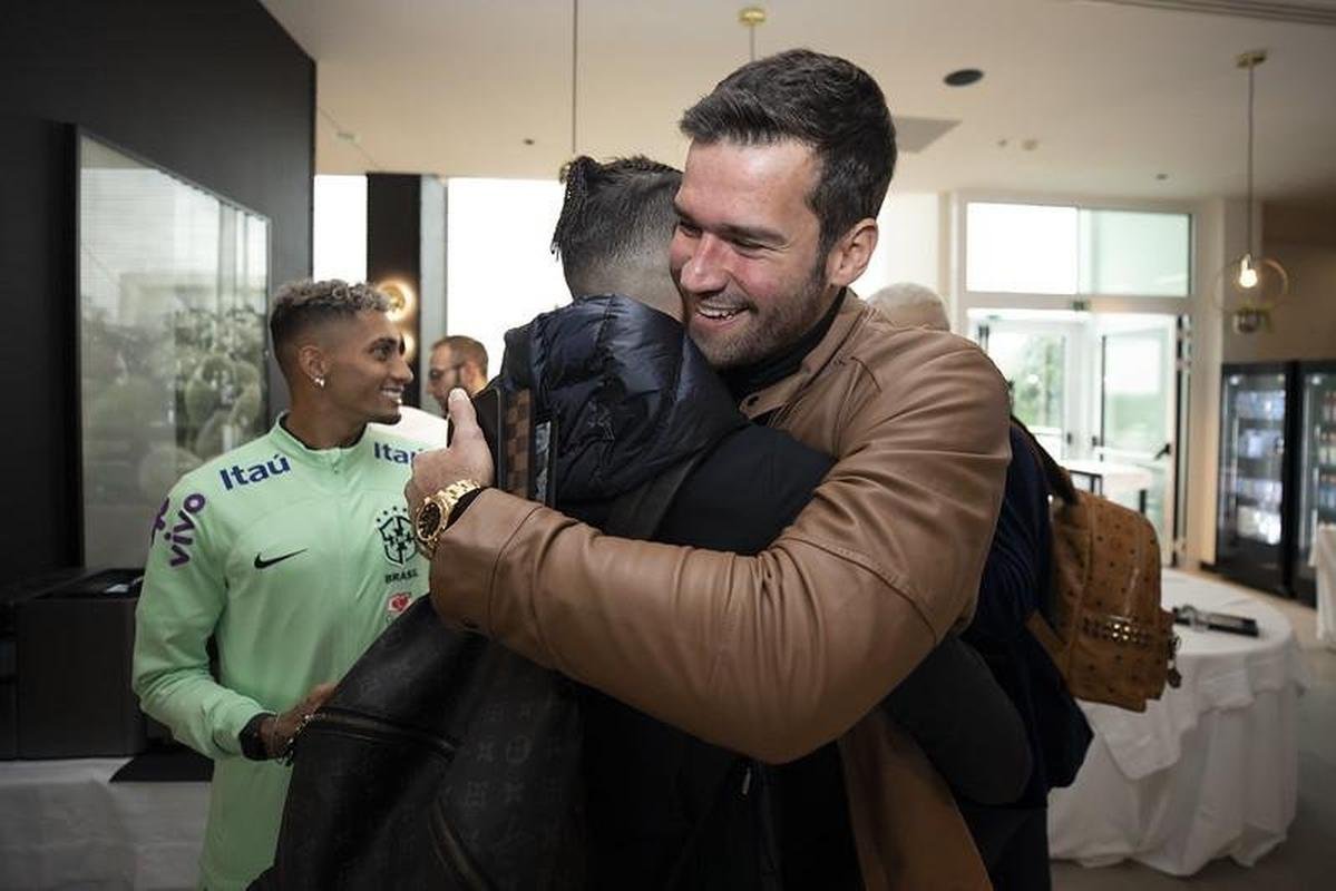 Nesta segunda-feira, os atletas que defendem clubes europeus comearam a se apresentar em Turim. Com isso, a Seleo Brasileira aguarda apenas a chegada de Marquinhos e Neymar 