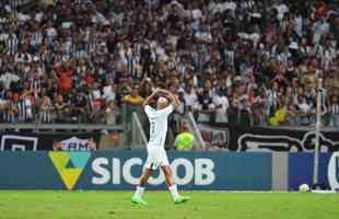 Deyverson provocou a torcida do Atltico, discutiu, marcou gol anulado e foi vaiado no Mineiro, em Belo Horizonte, no duelo entre Galo e Cuiab. 