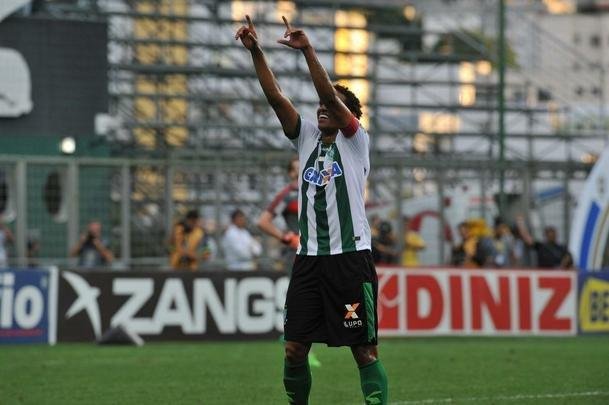 Zagueiro americano Rafael Lima marcou o gol do ttulo sobre o CRB e emocionou o Independncia