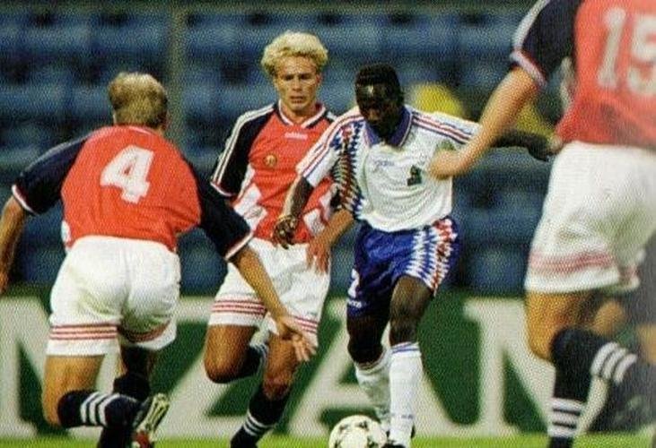 Em Atlanta-1996, Frana contou com o meio-campista Claude Makll, mas foi eliminada nas quartas de final para Portugal