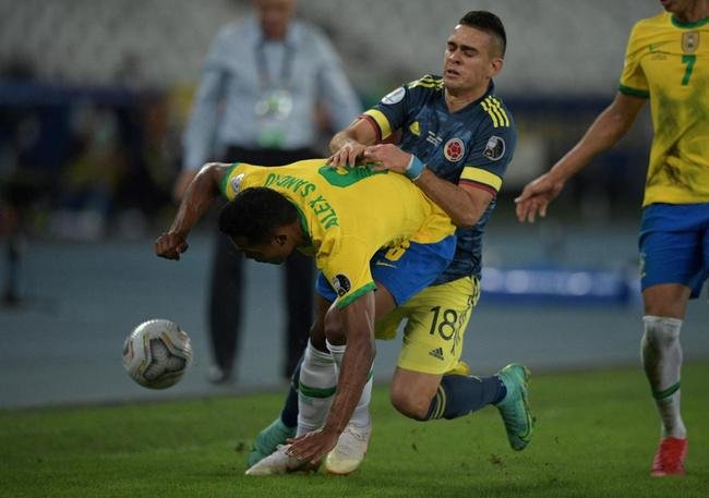 Brasil e Colmbia se enfrentaram no Estdio Nilton Santos, pelo Grupo B da Copa Amrica