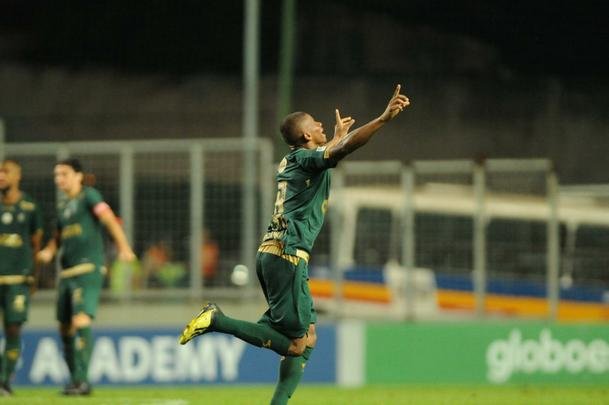 Equipes se enfrentaram, na noite deste domingo, pela penltima rodada do Brasileiro