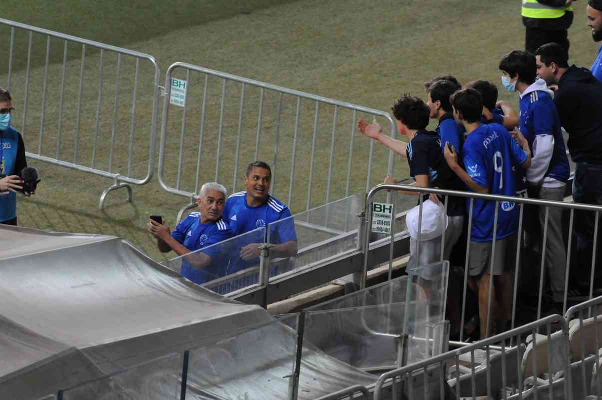Ídolos do Cruzeiro, Nonato e Marcelo Ramos participaram de ação com sócios-torcedores do clube antes da partida contra o Sport pela Série B (28/6/2022)