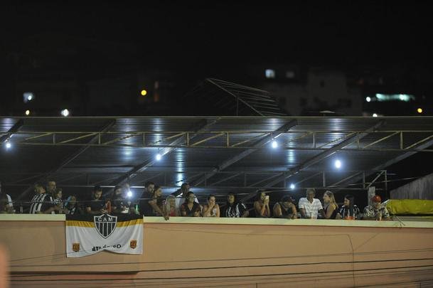 Villa Nova e Atltico se enfrentaram no Alapo do Bonfim, em Nova Lima, pelo Campeonato Mineiro