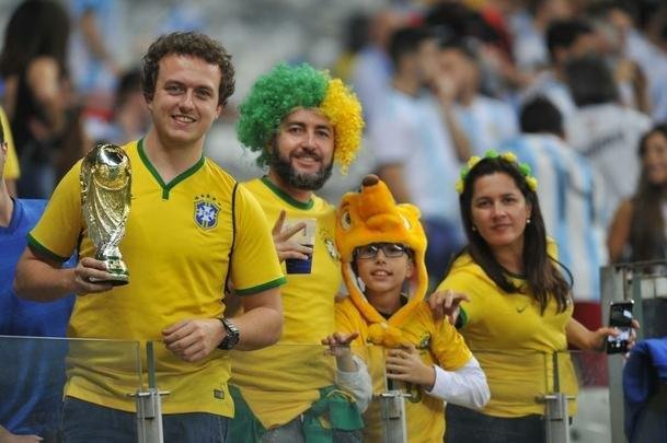 Fotos das torcidas de Brasil e Argentina, no Mineiro, no clssico vlido pela semifinal da Copa Amrica