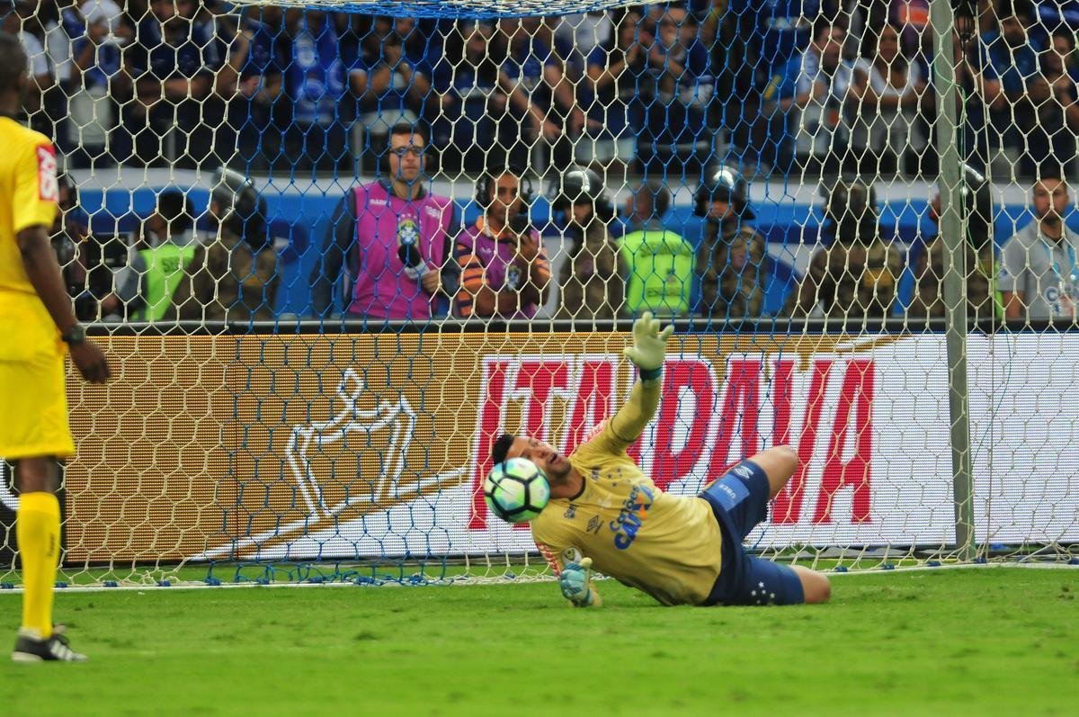 De Henrique a Thiago Neves, passando pela defesa de Fbio; a emoo dos cruzeirenses