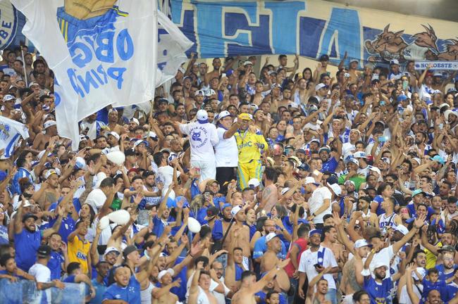 Torcida do Cruzeiro lotou Mineiro na partida contra o Nutico nas despedidas de Rafael Sobis e Ariel Cabral