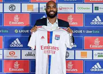 Atacante assinou contrato com clube francês até junho de 2025 