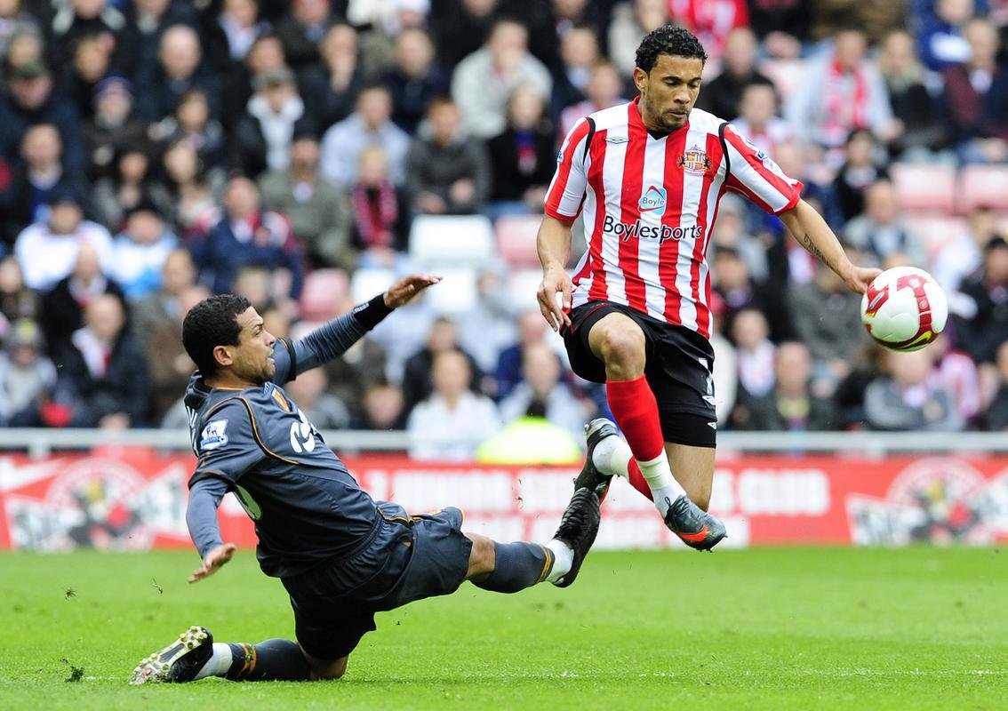 Revelado pelo Cruzeiro, Geovanni tambm passou por
Amrica, Barcelona, da Espanha, Benfica, de Portugal, Manchester City e Hull City, ambos da Inglaterra, SJ Earthquakes, dos Estados Unidos, Vitria e Bragantino