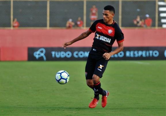 Vitória derrotou Atlético por 1 a 0, no Barradão, com gol de Léo Ceará