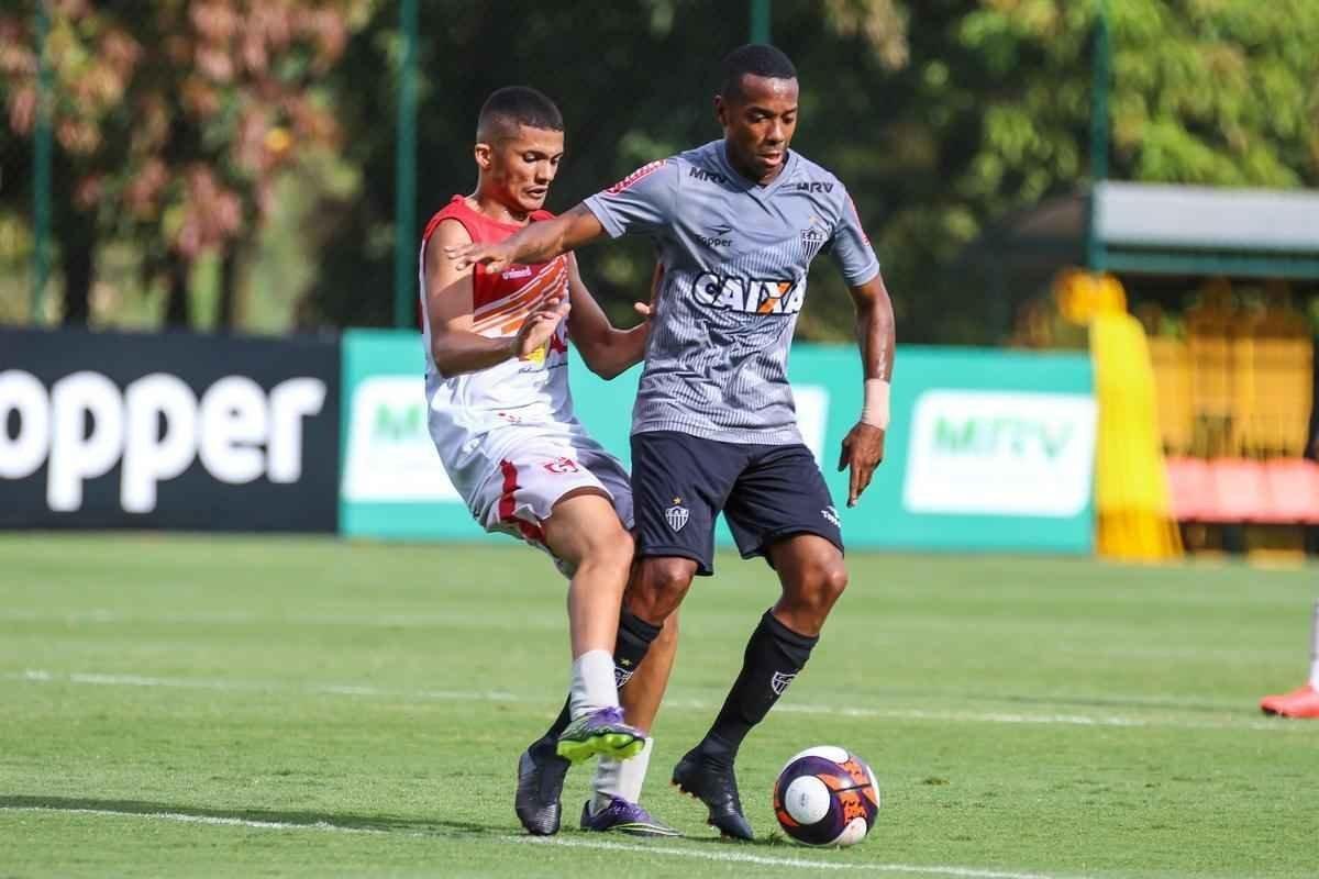 Com gols de Fred e Carlos Csar, Atltico vence jogo-treino contra Guarani de Divinpolis, na Cidade do Galo, por 2 a 0