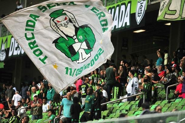 Equipes se enfrentaram nesta segunda-feira, s 20h, pela sexta rodada da Srie B do Brasileiro