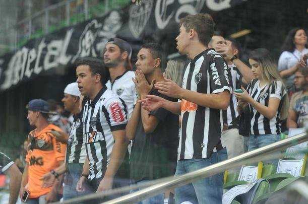 Imagens da torcida do Atltico no clssico contra o Cruzeiro, no Independncia, pelo Campeonato Brasileiro 