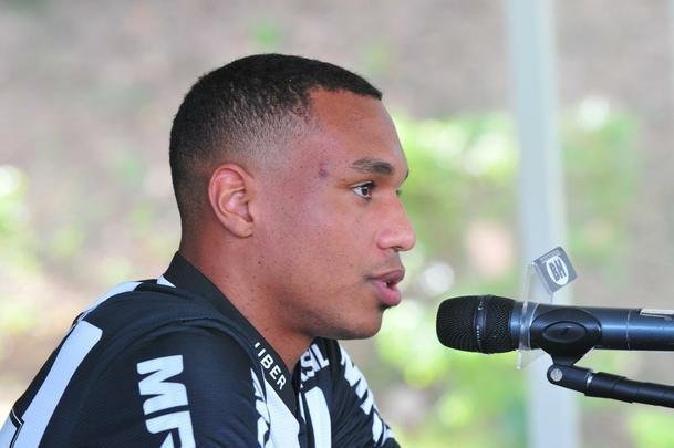 Fotos da apresentao e primeiro treino de Leandrinho no Atltico