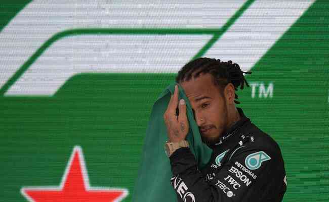 Lewis Hamilton foi multado pela FIA logo após sua vitória no Grande Prêmio de São Paulo de Fórmula 1