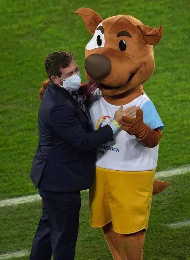 Brasil e Peru se enfrentaram no Estdio Nilton Santos, pelas semifinais da Copa Amrica 