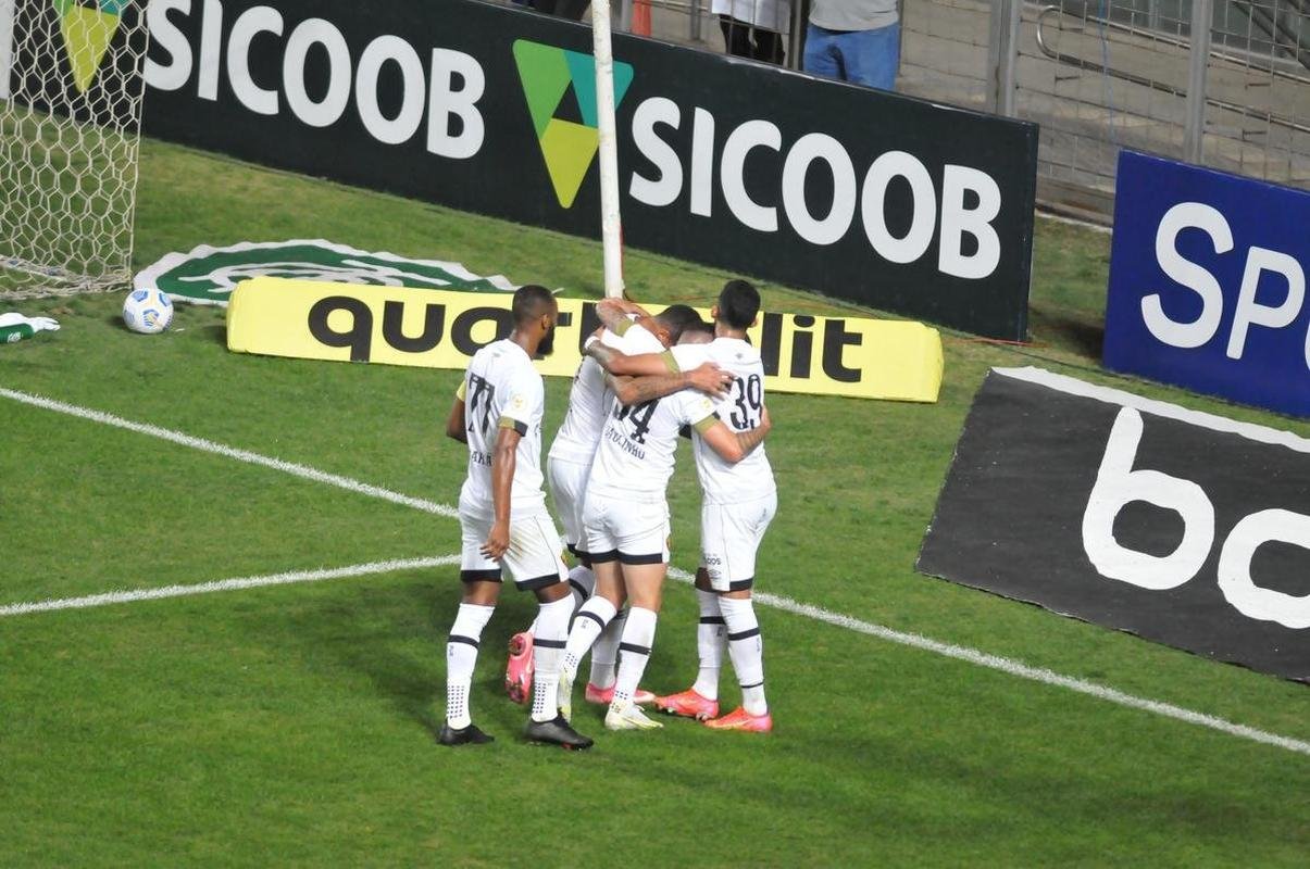 Amrica e Sport se enfrentaram nesta segunda-feira (19), no Independncia, em Belo Horizonte, em partida vlida pela 12 rodada do Brasileiro