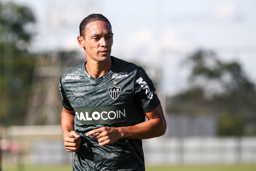 O atacante Ricardo Oliveira soma 25 jogos na Copa Libertadores: so 13 vitrias, 7 empates e 5 derrotas. Ele marcou 14 gols. Pelo Santos (2003 e 2017), foram 19 jogos, com 9 vitrias, 7 empates e 3 derrotas (12 gols marcados). Pelo So Paulo (2006 e 2010), foram 4 jogos, com 2 vitrias e 2 derrotas (2 gols marcados)