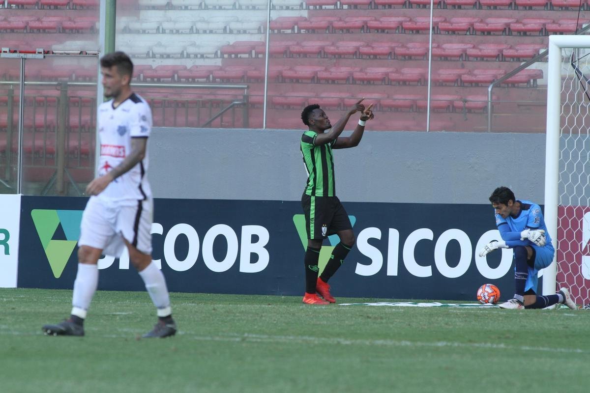 Lances da partida entre Amrica e Tupi. Coelho venceu no Independncia por 5 a 0