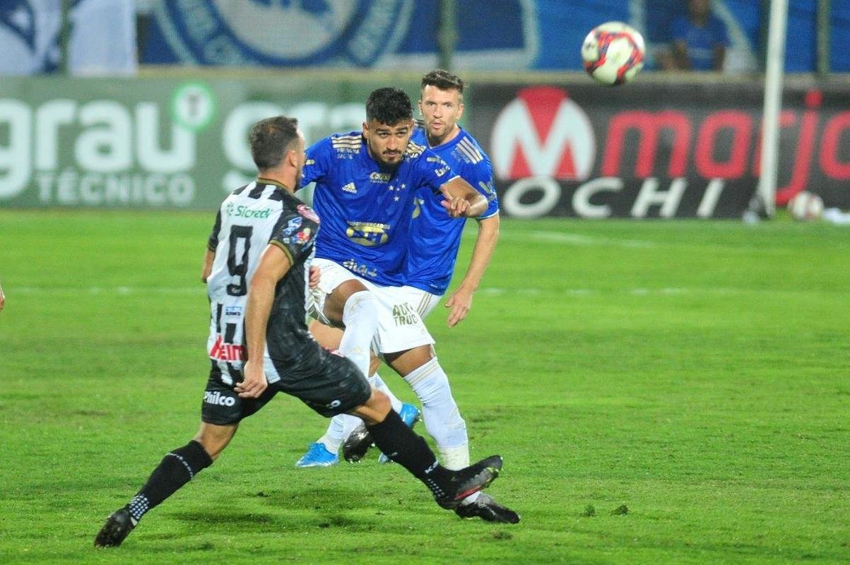Imagens de Cruzeiro x Operrio, na Arena do Jacar, em Sete Lagoas, pela 24 rodada da Srie B