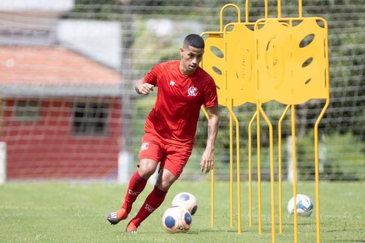 Com o elenco separado em quatro grupos, Náutico realiza primeiro dia de treinos, no Centro de Treinamento Wilson Campos, no bairro da Guabiraba, após quase três meses da suspensão das atividades, por conta da pandemia do coronavírus