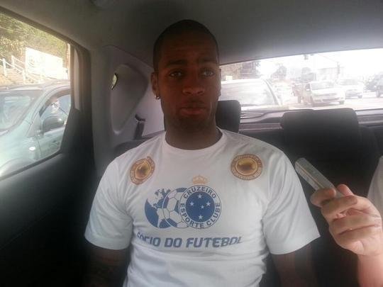 Twitter pessoal do jogador exibiu imagem de Ded a caminho da apresentao 