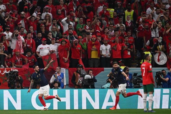 Fotos do gol de Theo Hernndez para a Frana na semifinal contra o Marrocos