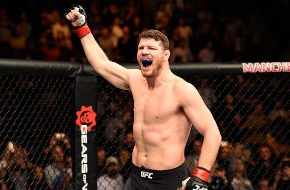 Na luta principal do UFC 204, em Manchester, Michael Bisping supera Dan Henderson em polêmica decisão unânime dos juízes e tem sucesso na primeira defesa de cinturão do peso médio
