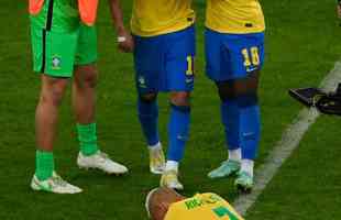 Jogadores da Seleo Brasileira lamentam derrota para Argentina na final da Copa Amrica, por 1 a 0, no Maracan 