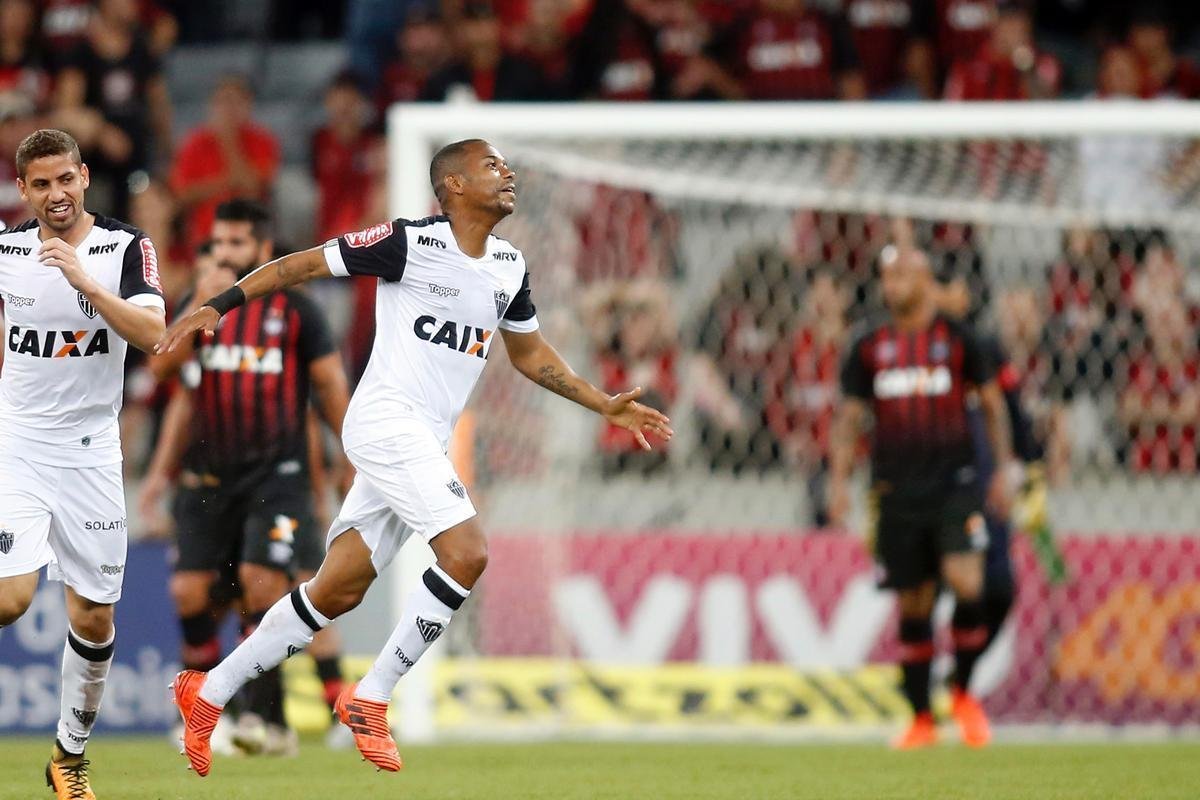 Atltico derrota Atltico-PR na Arena da Baixada com show de Robinho