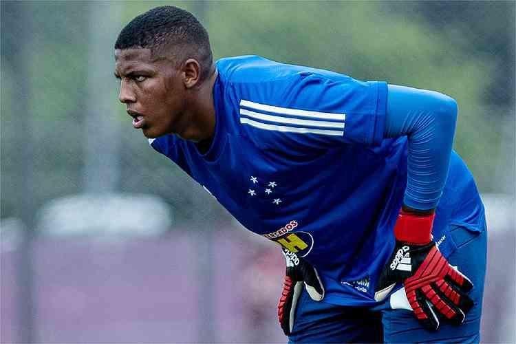 O goleiro Denivys recebeu o diagnstico positivo para COVID-19 nesta sexta-feira. O jogador do Cruzeiro realizou o exame protocolar que indicou para a infeco antes da partida contra o Sport, pela 14 rodada do Campeonato Brasileiro Sub-20. 