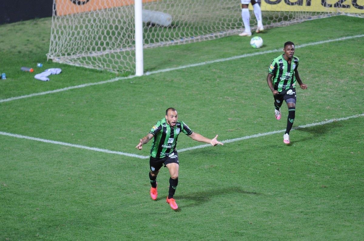 Fotos do duelo entre Amrica e Ferroviria, no Independncia, em BH, pela terceira fase da Copa do Brasil