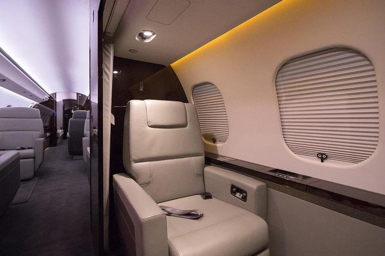 Fotos do avio Bombardier Global 6000. Aeronave pertence a Rubens Menin, mecenas do Atltico, e transportou atacante Diego Costa de So Paulo a BH