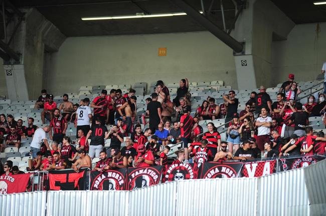 Torcida do Athletico-PR no jogo de ida da final da Copa do Brasil de 2021, contra o Galo, no Mineir�o, em BH