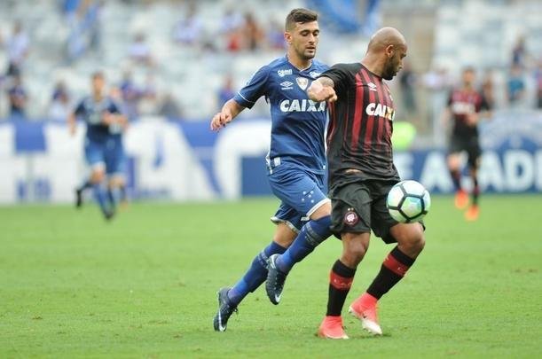 Fotos do jogo entre Cruzeiro e Atltico-PR, no Mineiro, pela 32 rodada do Brasileiro