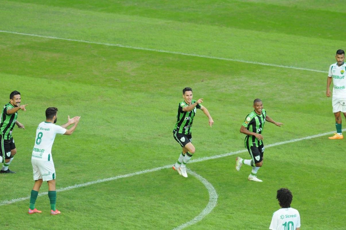 Amrica e Cuiab se enfrentaram, no Independncia, pela 9 rodada do Campeonato Brasileiro