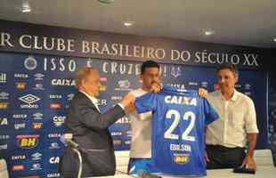 Novo reforo do Cruzeiro foi apresentado nesta sexta-feira na Toca da Raposa II