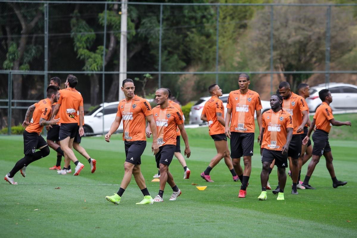 Fotos do treino do Atltico neste sbado, na Cidade do Galo. O tcnico Rodrigo Santana deve escalar o time com Wilson; Patric, Igor Rabello, Rver e Fbio Santos; Jair e Elias; Char, Vincius e Cazares; Ricardo Oliveira