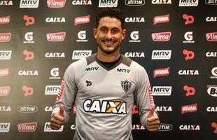 Lauro - Entre 2006 e 2007, o goleiro Lauro defendeu o Cruzeiro. Foram apenas oito partidas pelo clube celeste. Depois, rodou por Sert�ozinho (SP), Internacional, Ponte Preta, Portuguesa, Bragantino, Chapecoense e Lajeadense (RS) antes de ser contratado pelo Atl�tico em 2016. O arqueiro chegou ao clube em meio a les�es de Victor, Giovanni e de tr�s goleiros que integravam o time sub-20 (Cleiton, Hudson e Alexander). Lauro ficou dois meses e meio na Cidade do Galo e, sem nenhuma partida, rescindiu contrato com o clube.