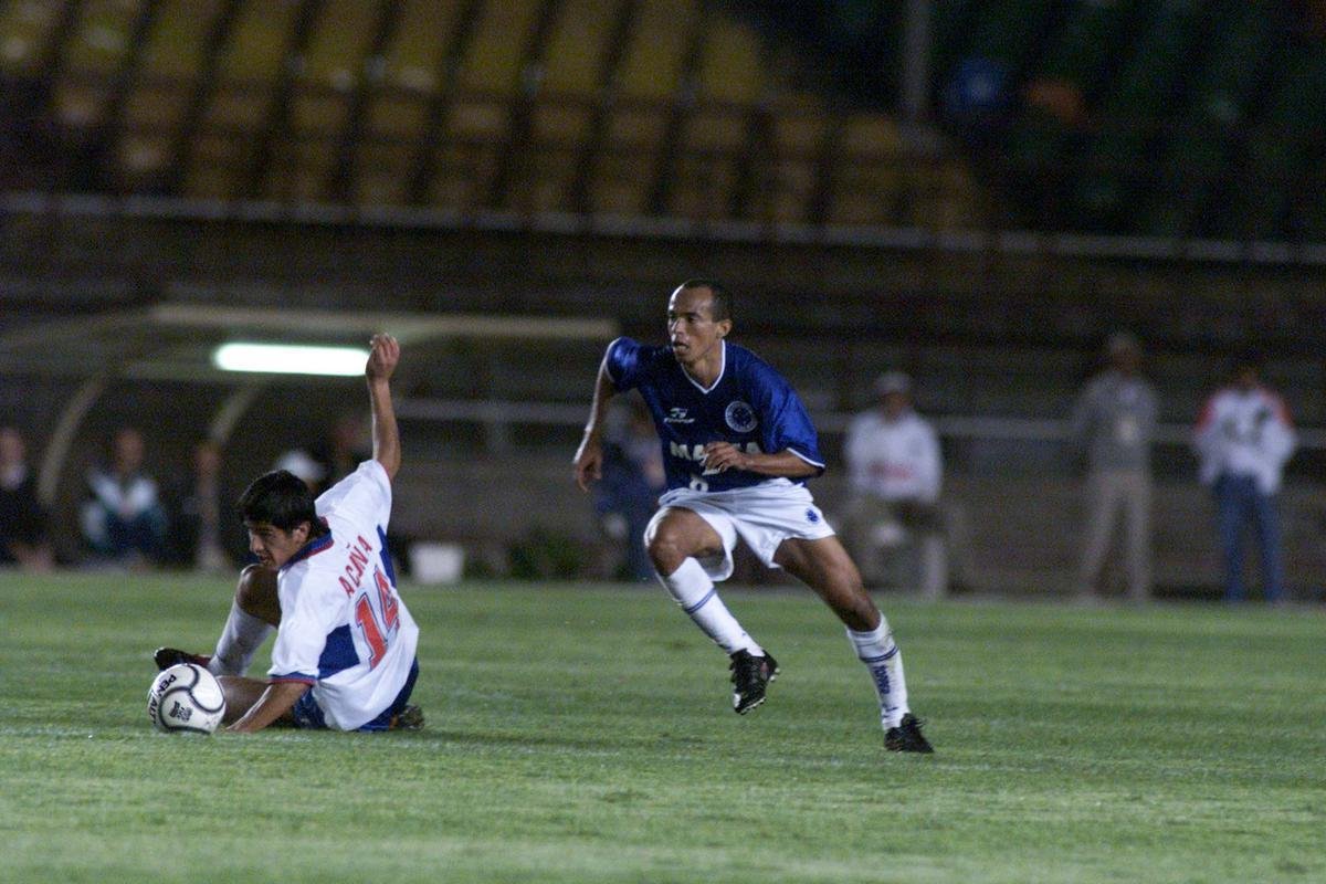 Volante ficou marcado pelas caractersticas de marcao e categoria no meio-campo celeste, alm forte chute de fora da rea