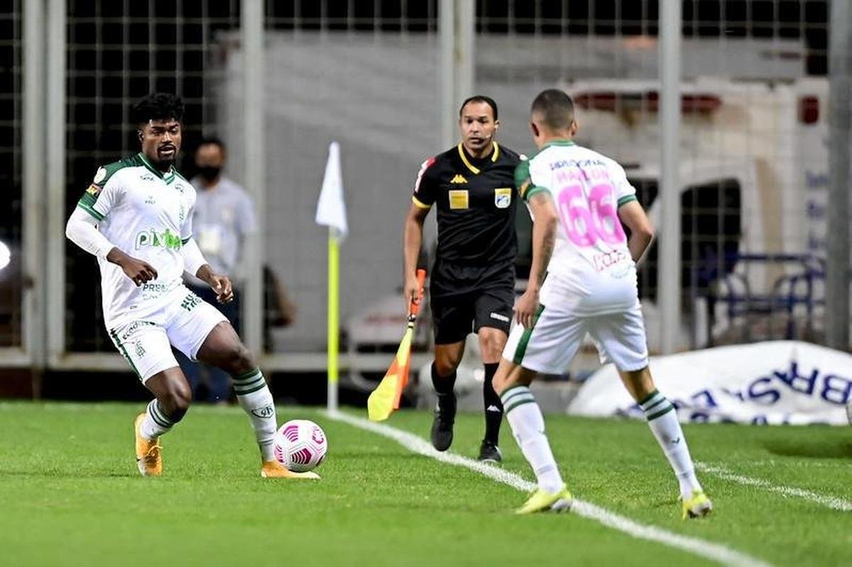 Veja as fotos do confronto entre Amrica e Bahia, no estdio Independncia, em BH, pela 27 rodada do Campeonato Brasileiro.