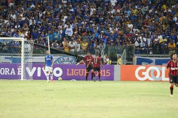 Fotos da partida entre Cruzeiro e Atltico-PR no Mineiro