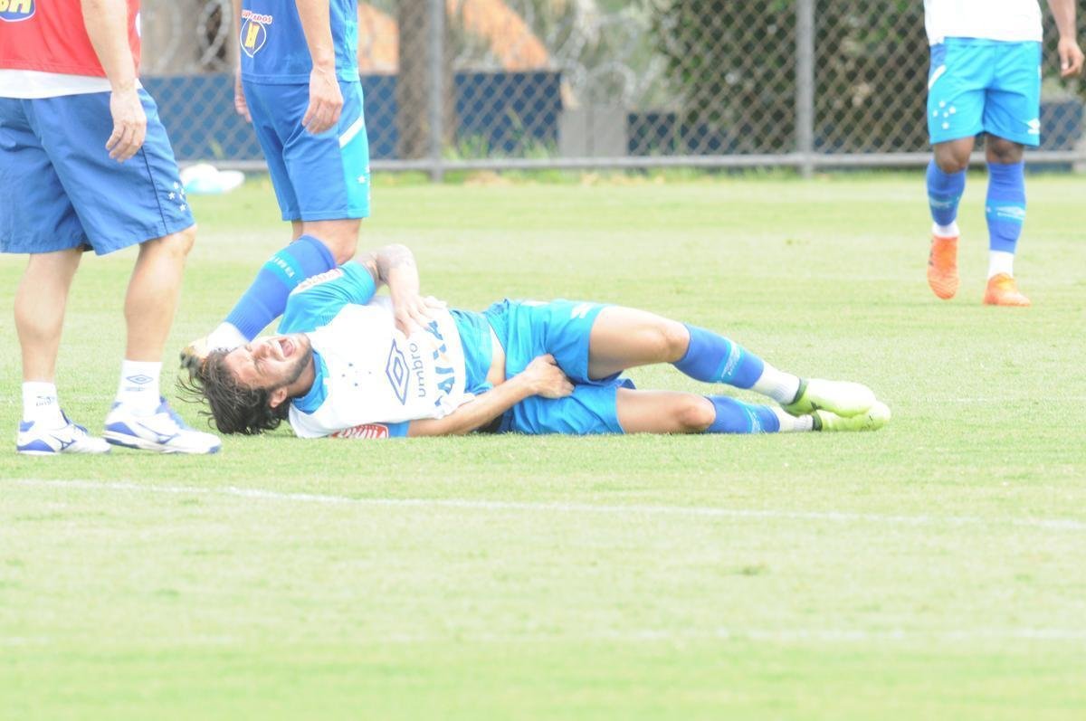 Imagens do treino do Cruzeiro desta sexta-feira (27/10), na Toca da Raposa II (fotos: Paulo Filgueiras/EM D.A Press)