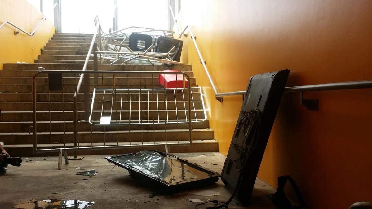 Imagens dos estragos causados por torcedores no Mineiro