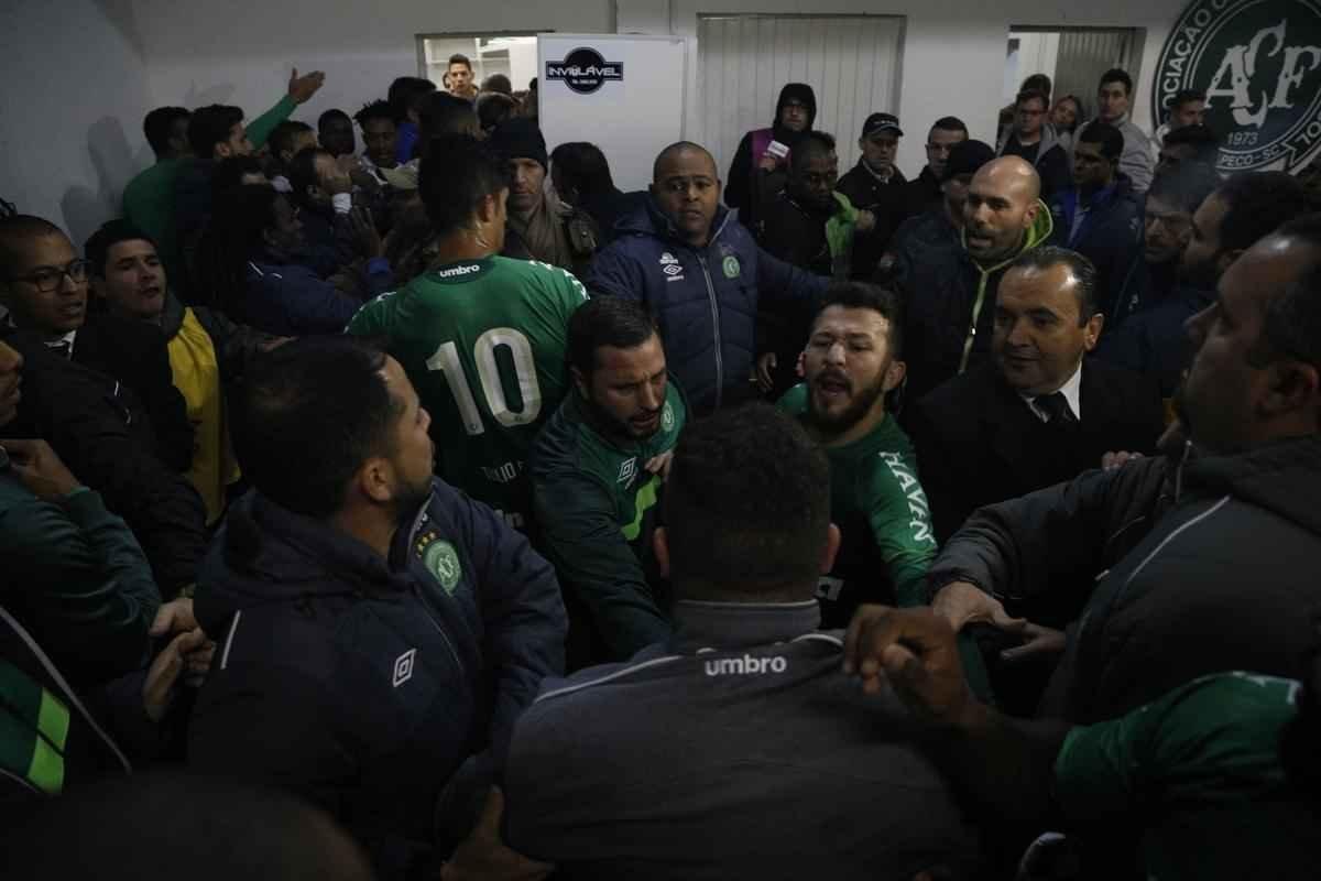Confuso entre jogadores de Chapecoense e Cruzeiro foi generalizada aps jogo na Arena Cond