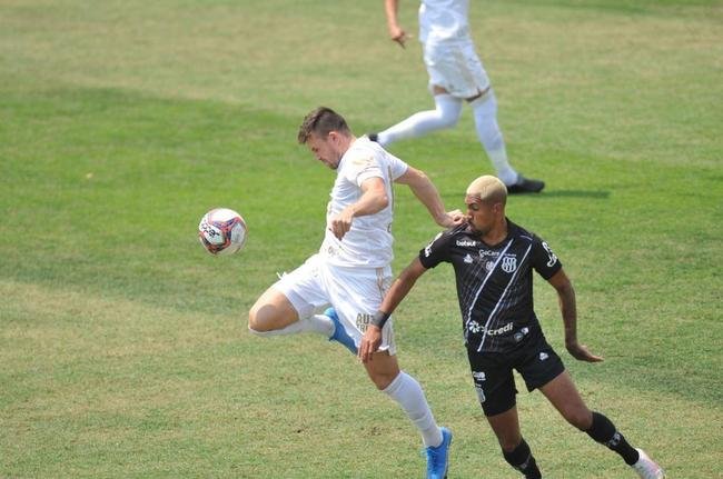 Cruzeiro e Ponte Preta se enfrentaram numa manh de forte calor em Sete Lagoas 
