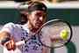 Tsitsipas avança com facilidade às oitavas de final em Roland Garros